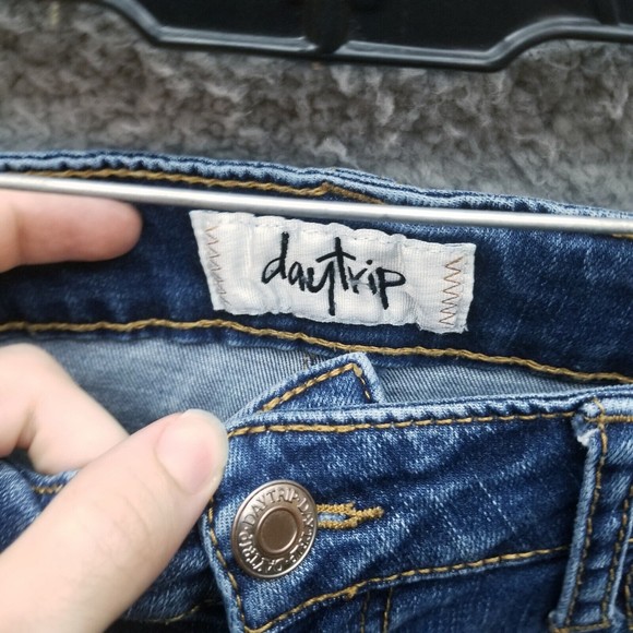 Daytrip Women's 28 Virgo Blue Cropped Bootcut Jeans 31.75" 24.25" 9" - Picture 6 of 12